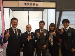 褒賞委員会ブースにて